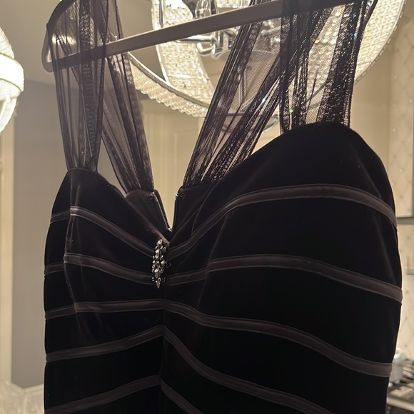 JS collections🖤 black velvet wiggle 🖤evening dress for formal event size 10🖤 - Picture 16 of 17